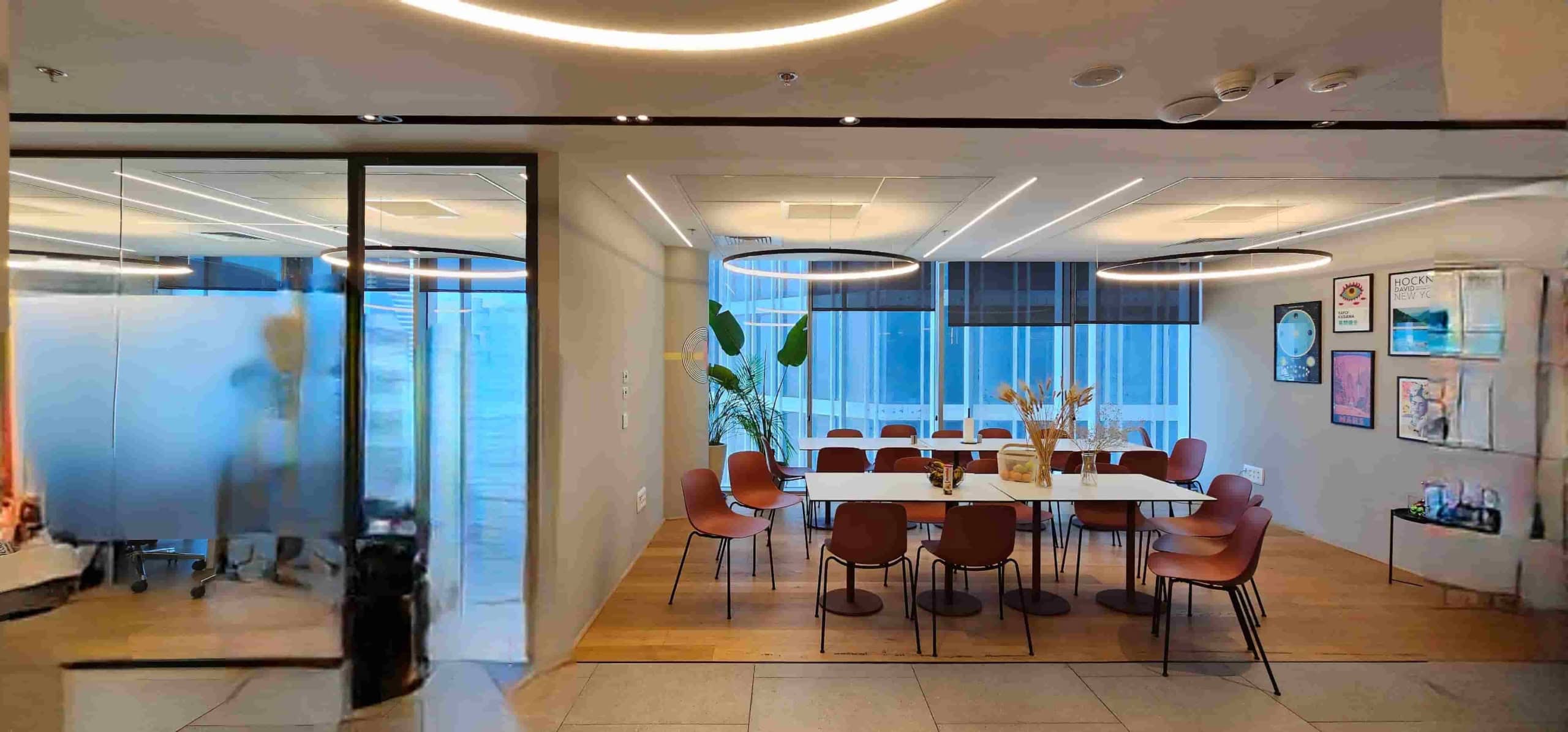 משרד 420 מ"ר מרוהט ברמת גימור גבוה במגדלי התאומי בחסן ערפה - לאונג'