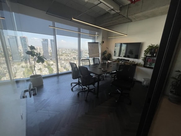 184 sqr in haarabah tower meeting room big