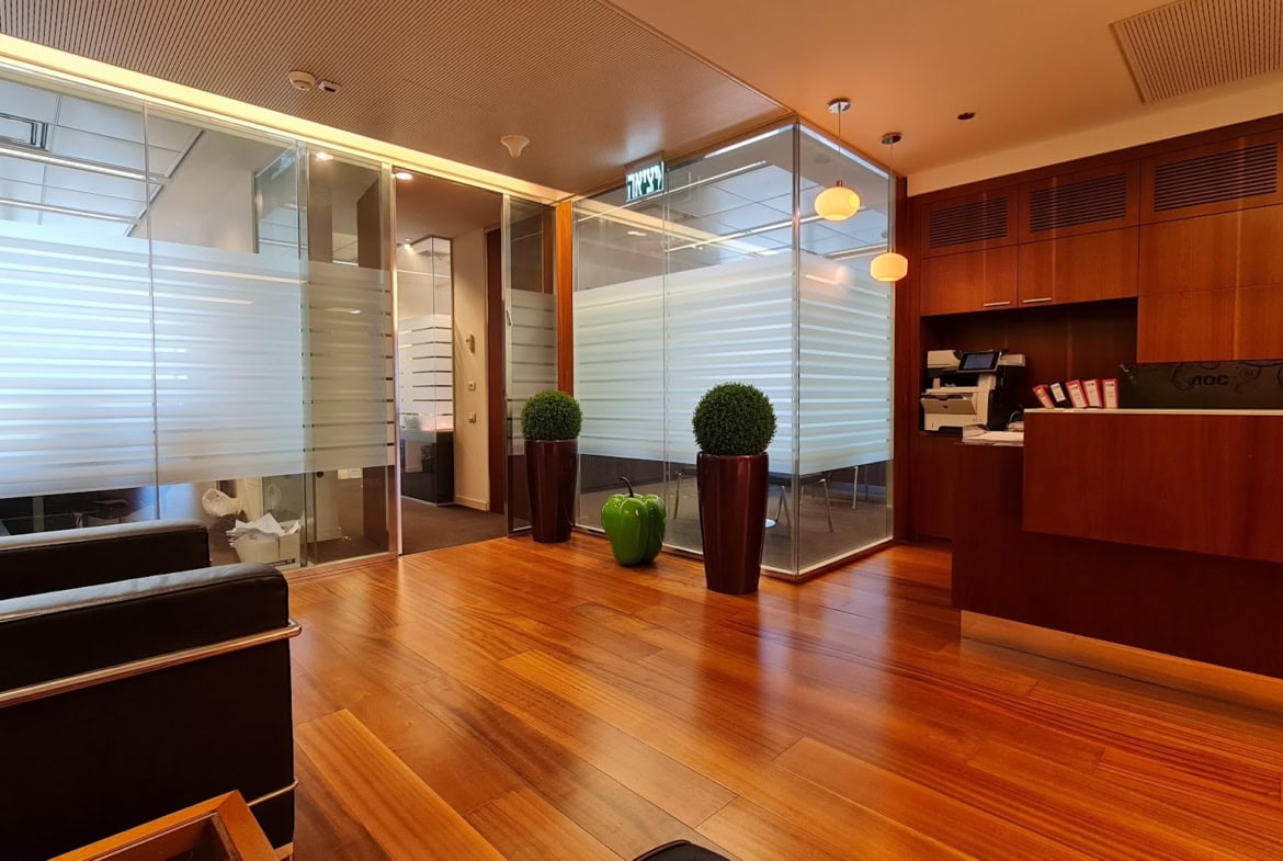 מבט כללי- חלוקה לחדרי עבודה במשרד בבית קרדן