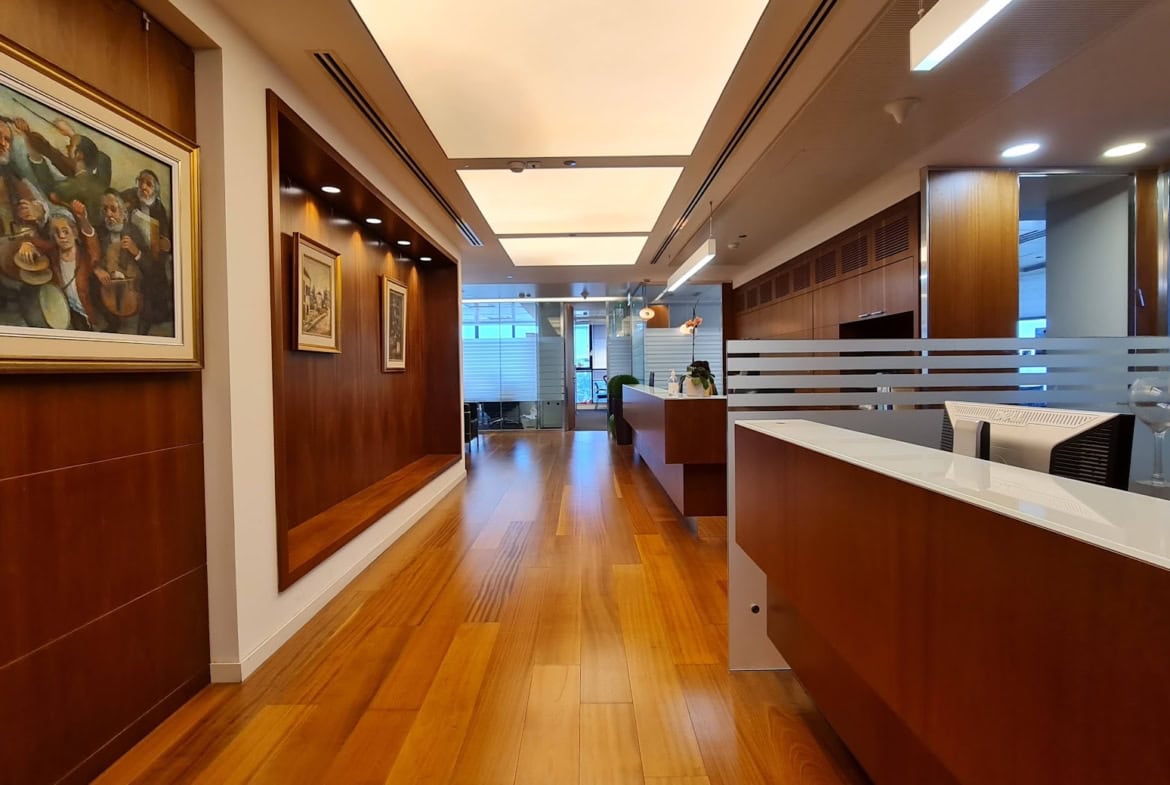 מבט כללי- חלוקה לחדרי עבודה במשרד בבית קרדן