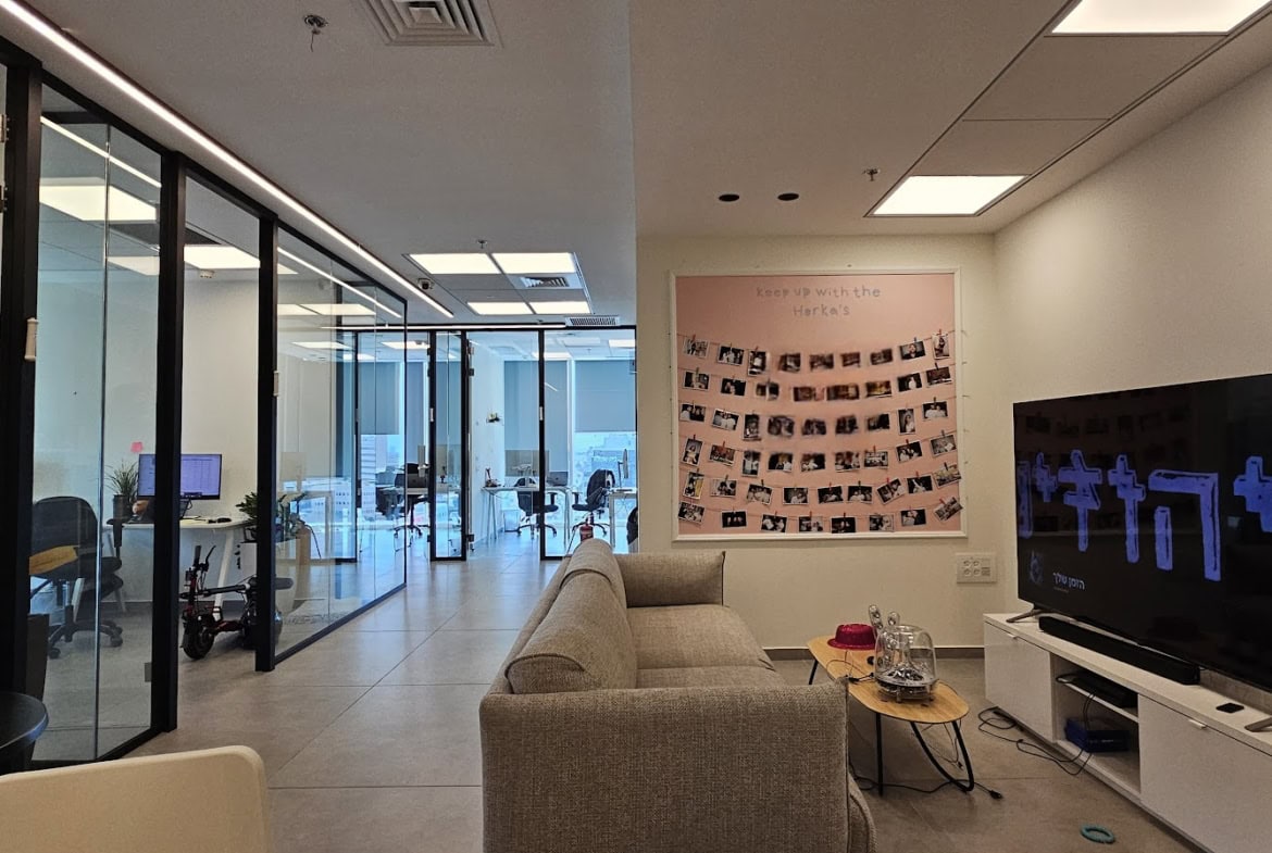 מבט כללי- לאונג' במשרד 145 מ