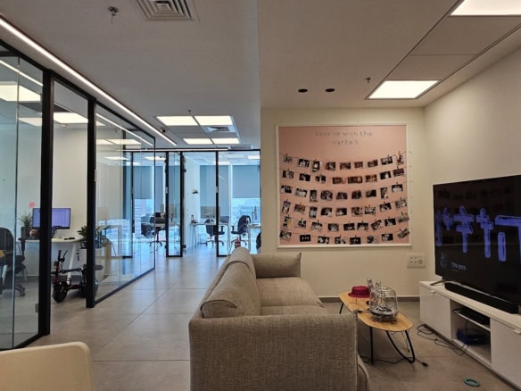 מבט כללי- לאונג' במשרד 145 מ"ר במגדל סקיי