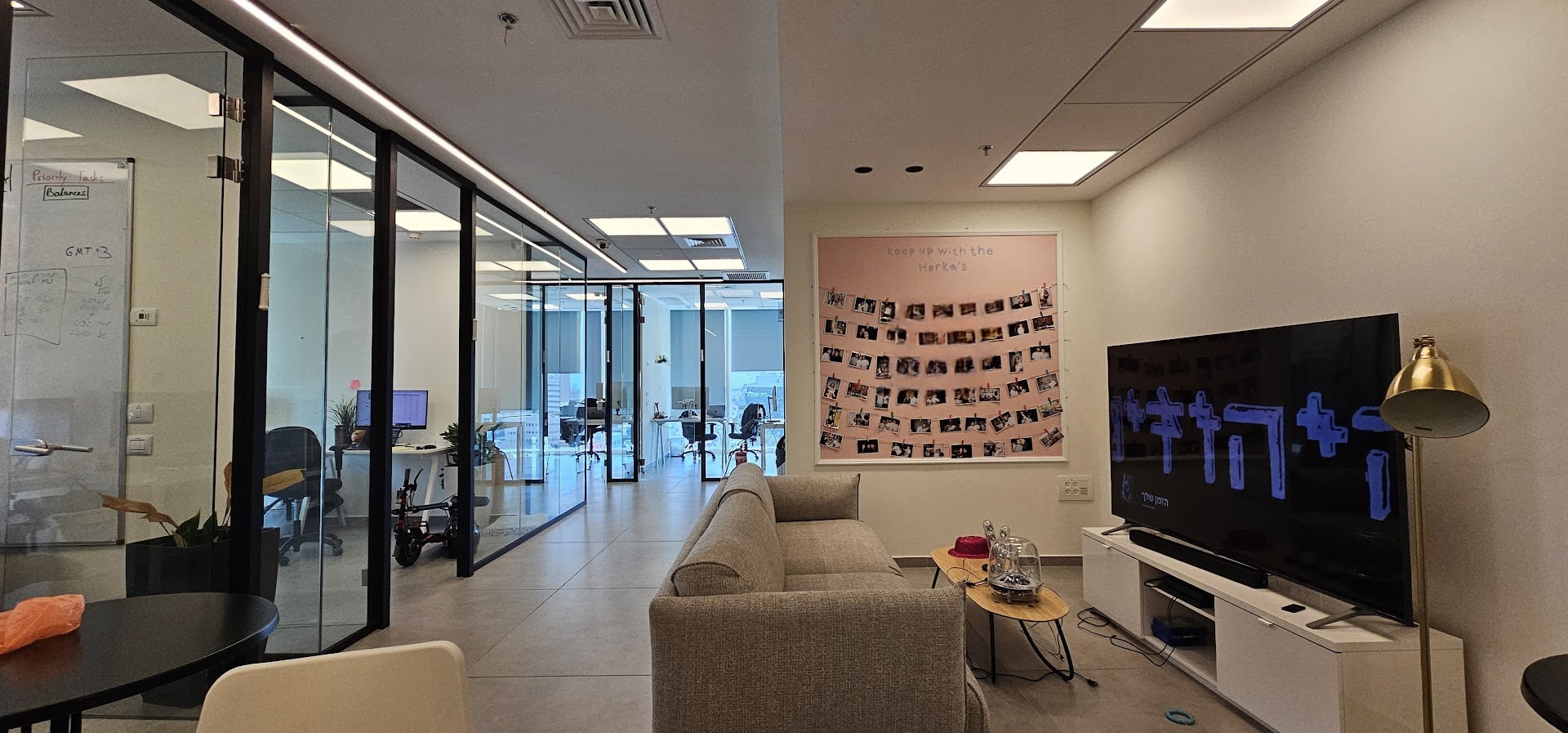 מבט כללי- לאונג' במשרד 145 מ"ר במגדל סקיי