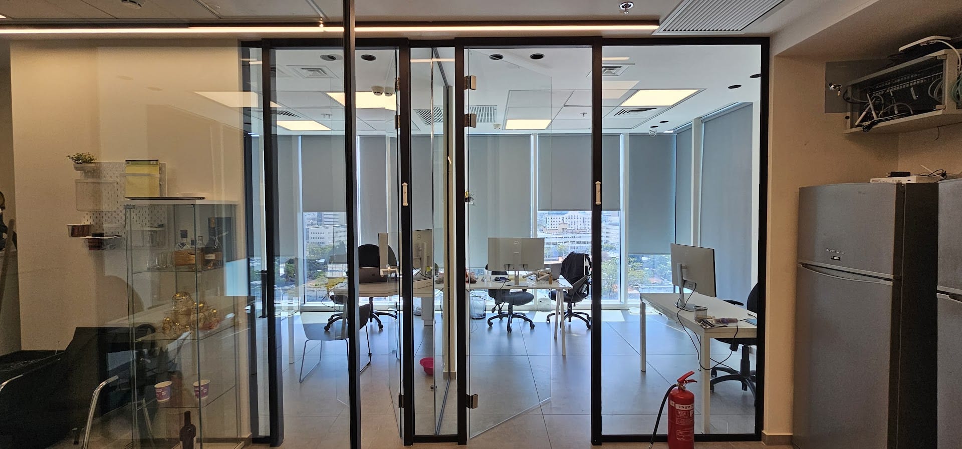 חדרי עבוד גדולים במשרד להשכרה במגדל סקיי