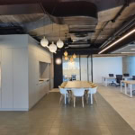 מבט כללי- מטבח ואופן ספייס במשרד להשכרה באזור חסן ערפה