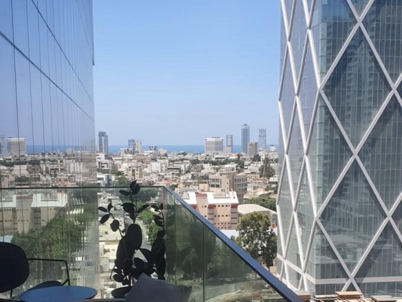 251 מ"ר במגדלי הארבעה מרפסת