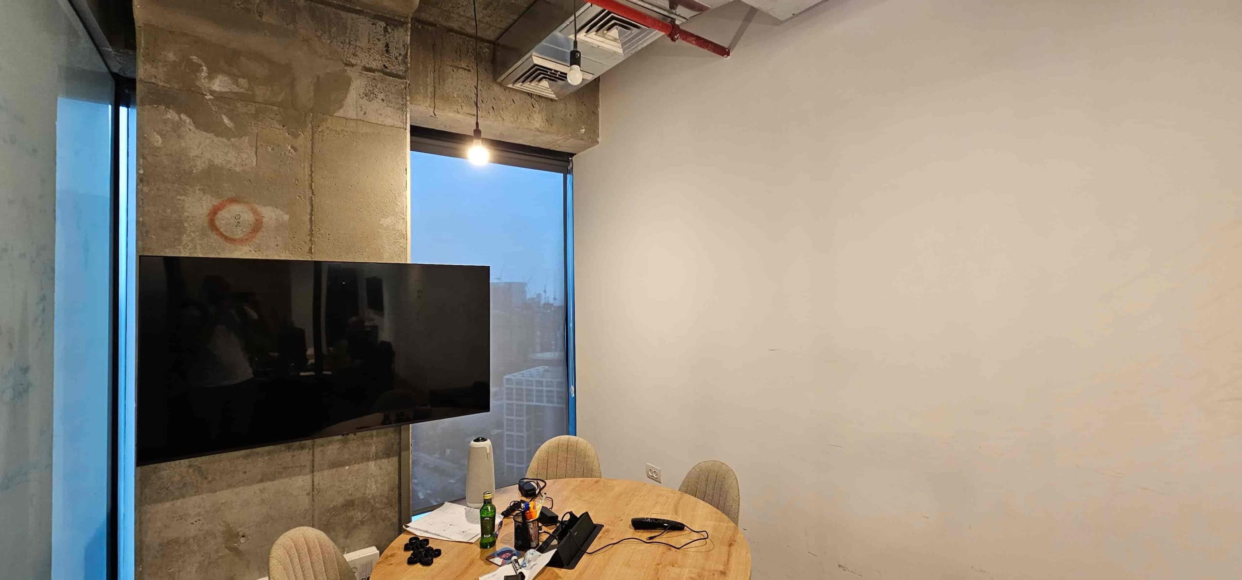 משרד 160 מטר במידטאון קומה גבוה - חדר ישיבות קטן