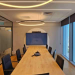 משרד 420 מ"ר מרוהט ברמת גימור גבוה במגדלי התאומי בחסן ערפה - חדר ישיבות גדול