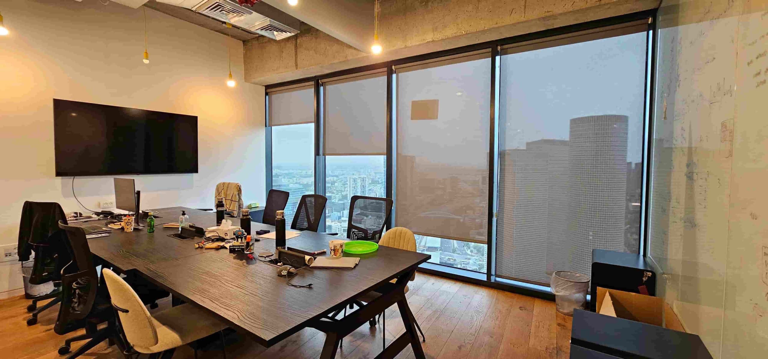 משרד 160 מטר במידטאון קומה גבוה - חדר ישיבות