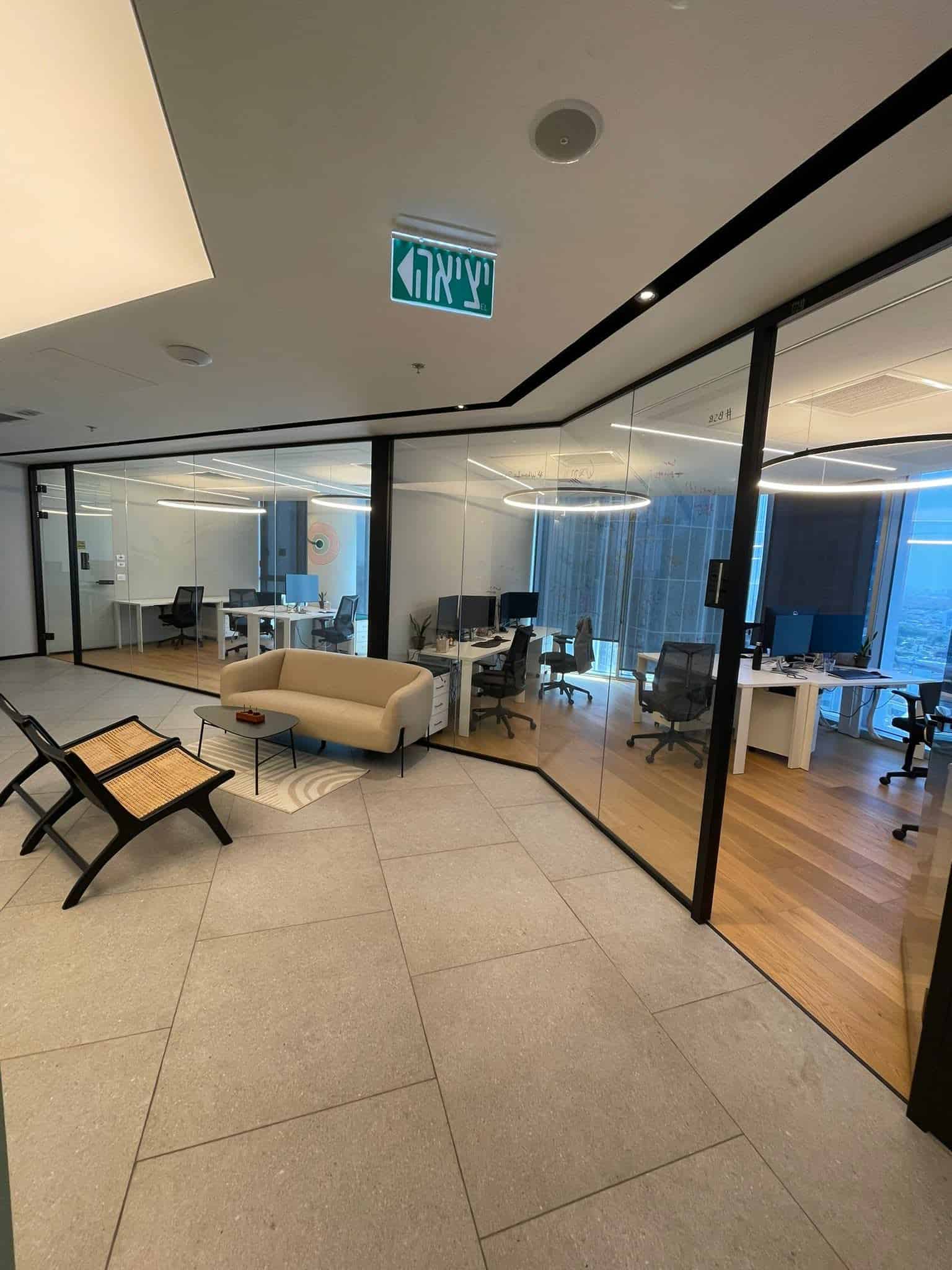 4 (1) משרד 420 מ"ר מרוהט ברמת גימור גבוה במגדלי התאומי בחסן ערפה