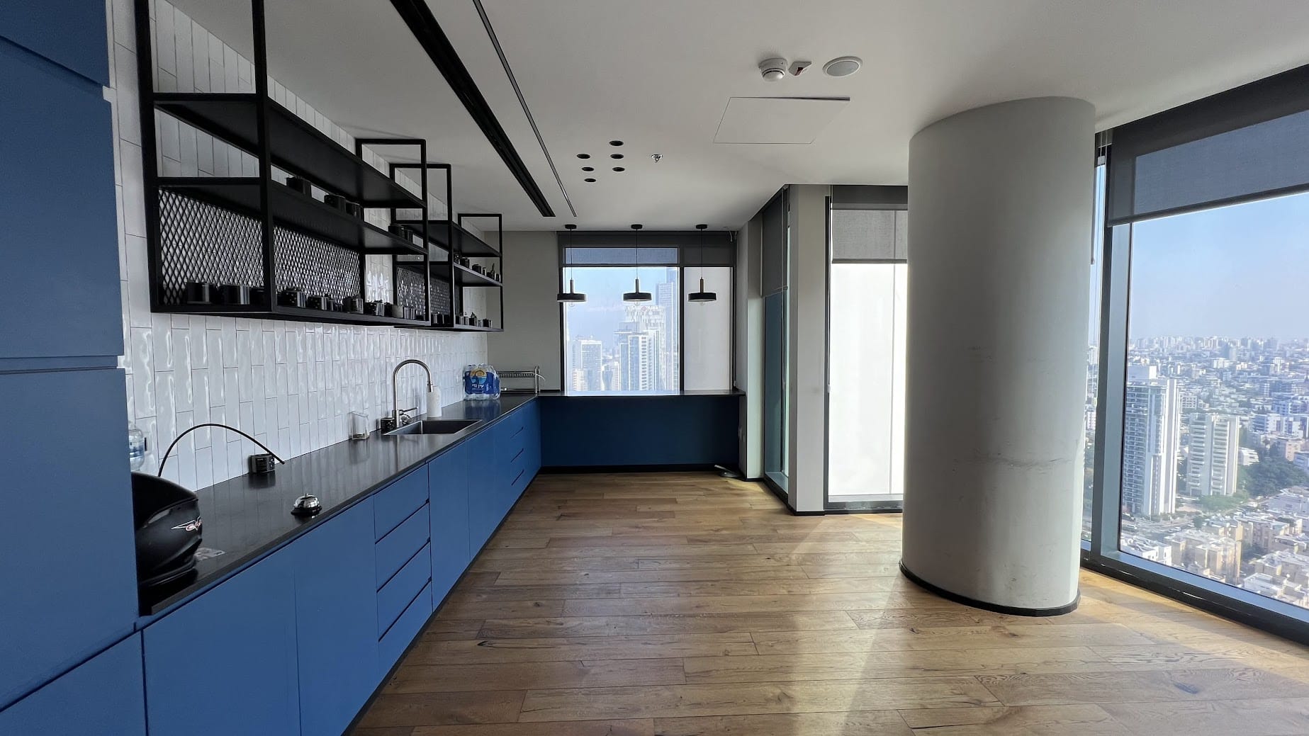 מטבח במשרד להשכרה במגדל רסיטל