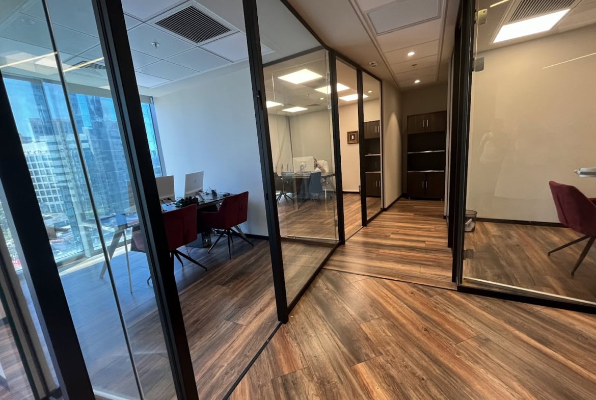 חלוקה לחדרי עבודה במגדל ספיר- משרד 142 מ