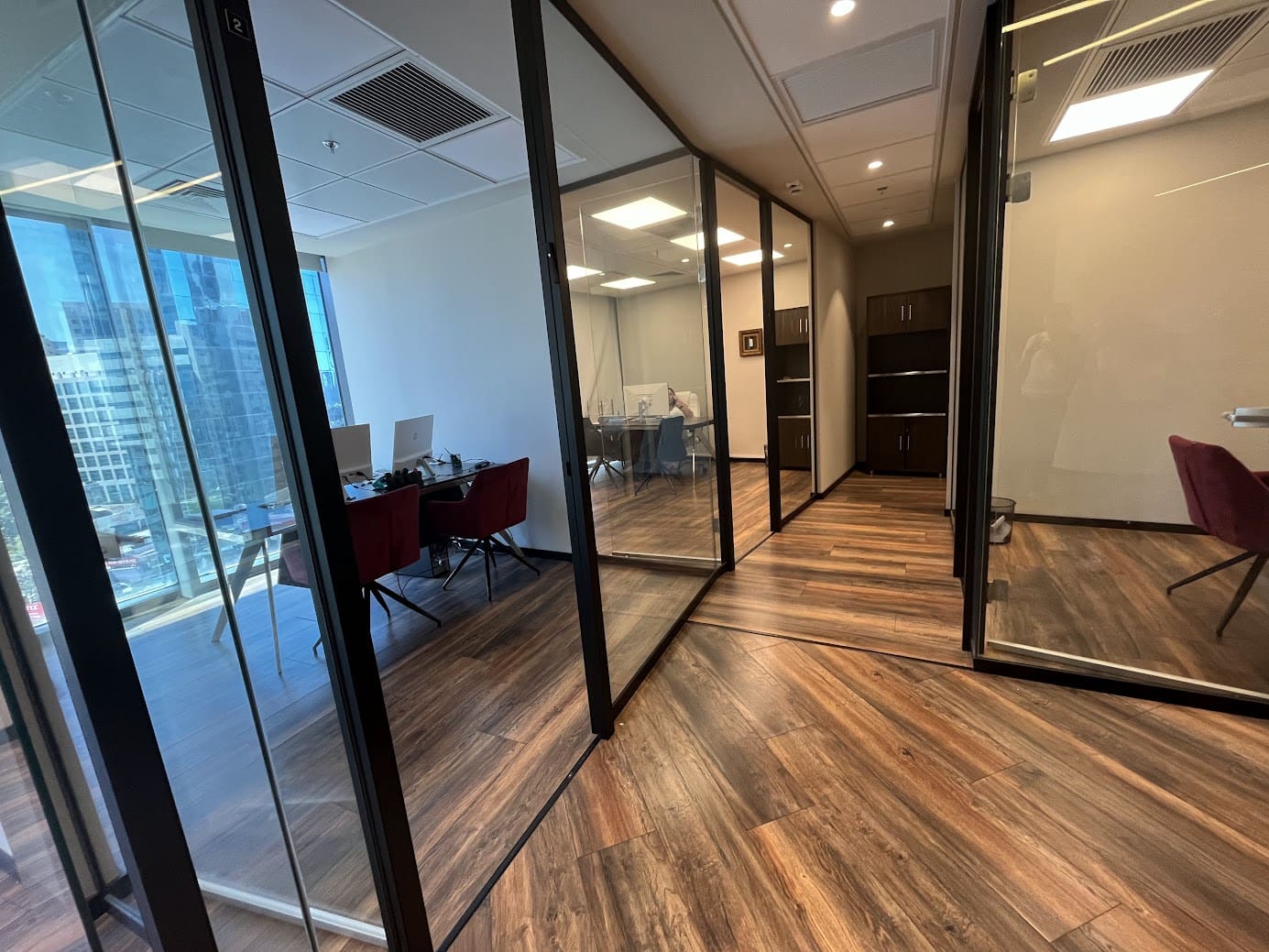 חלוקה לחדרי עבודה במגדל ספיר- משרד 142 מ"ר