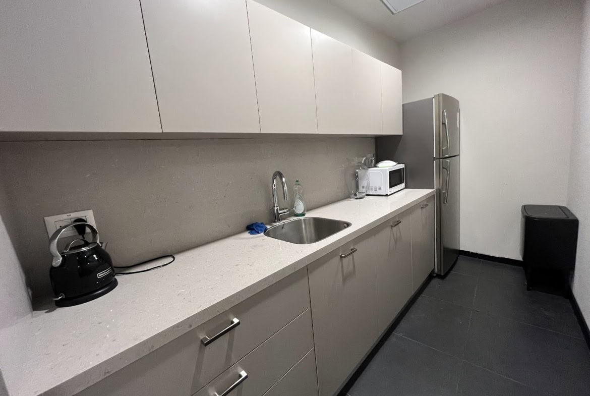 מטבחון במשרד במגדל ספיר