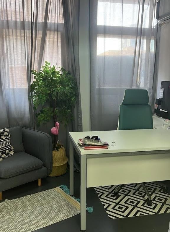 אחד מחדרי עבודה במשרד להשכרה ברח' תובל בבורסה