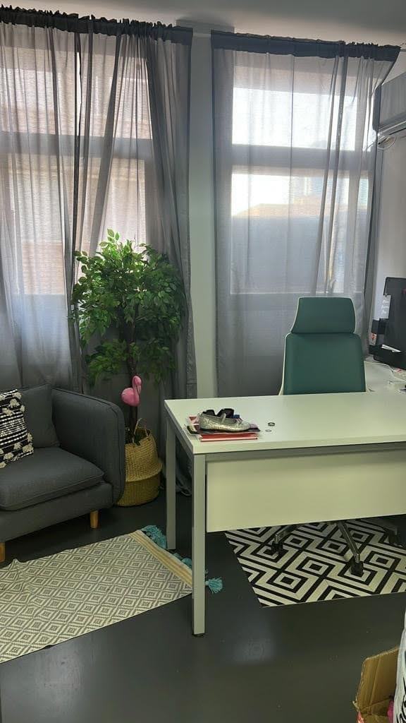 אחד מחדרי עבודה במשרד להשכרה ברח’ תובל בבורסה אחד מחדרי עבודה במשרד להשכרה ברח' תובל בבורסה