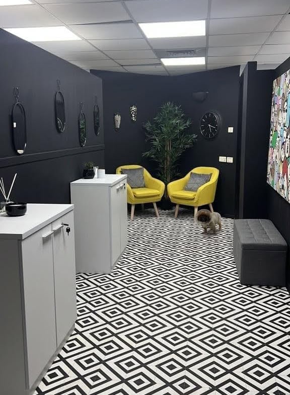 לאונג'/ חדר מזכירות במשרד להשכרה בתובל בבורסה