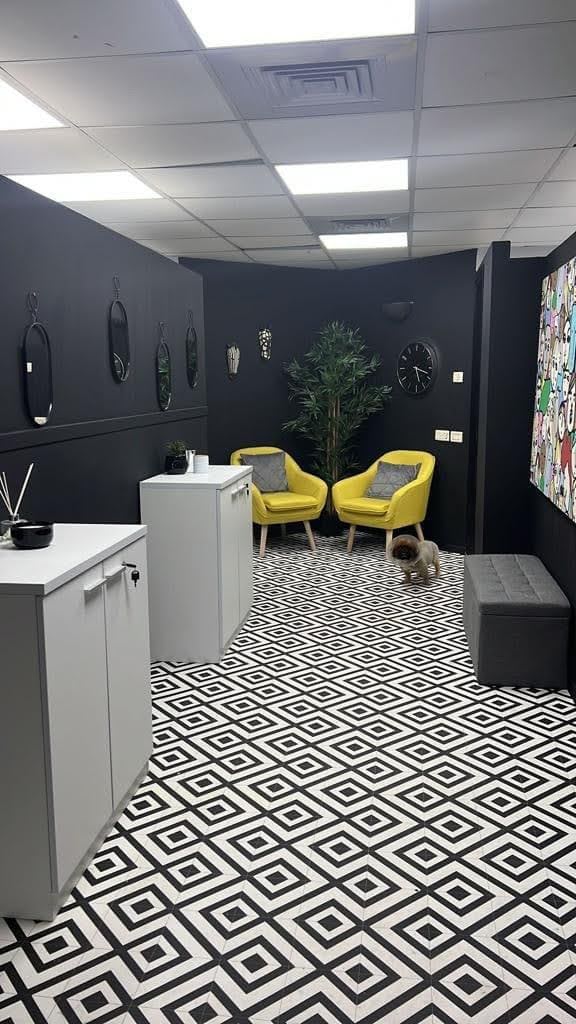 לאונג’/ חדר מזכירות במשרד להשכרה בתובל בבורסה לאונג'/ חדר מזכירות במשרד להשכרה בתובל בבורסה