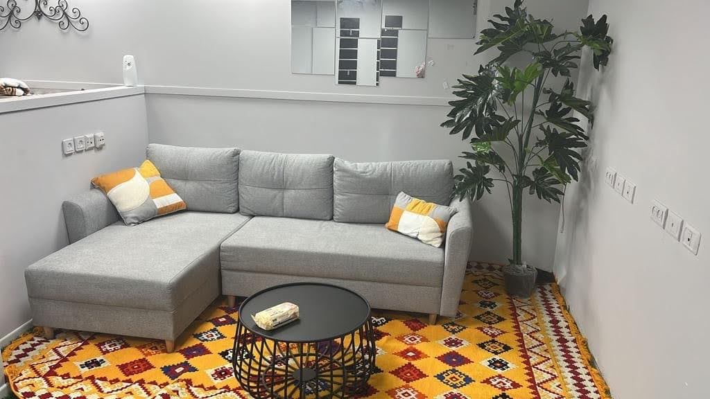 פינת ישיבה/ לאונג' במשרד להשכרה ברחוב תובל בבורסה ברמת גן