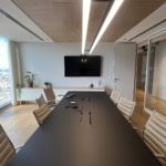 חדר ישיבות גדול במשרד להשכרה במגדל השחר