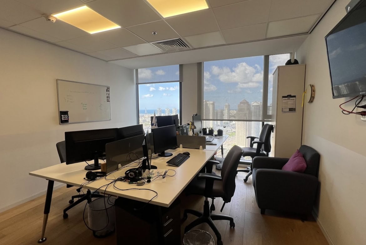 חדר צוות/ חדר עבודה גדול במגדל השחר במשרד להשכרה