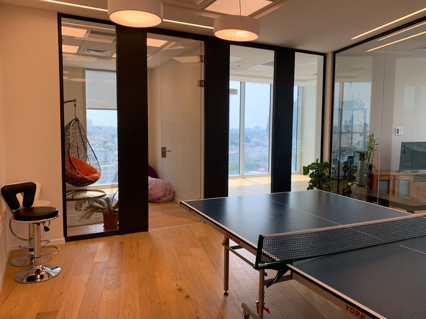 אופן ספייס/ אזור לאונג' במשרד להשכרה במגדל WE המבוקש