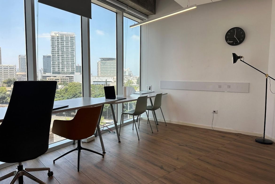 חדר עבודה במשרד במגדל WE