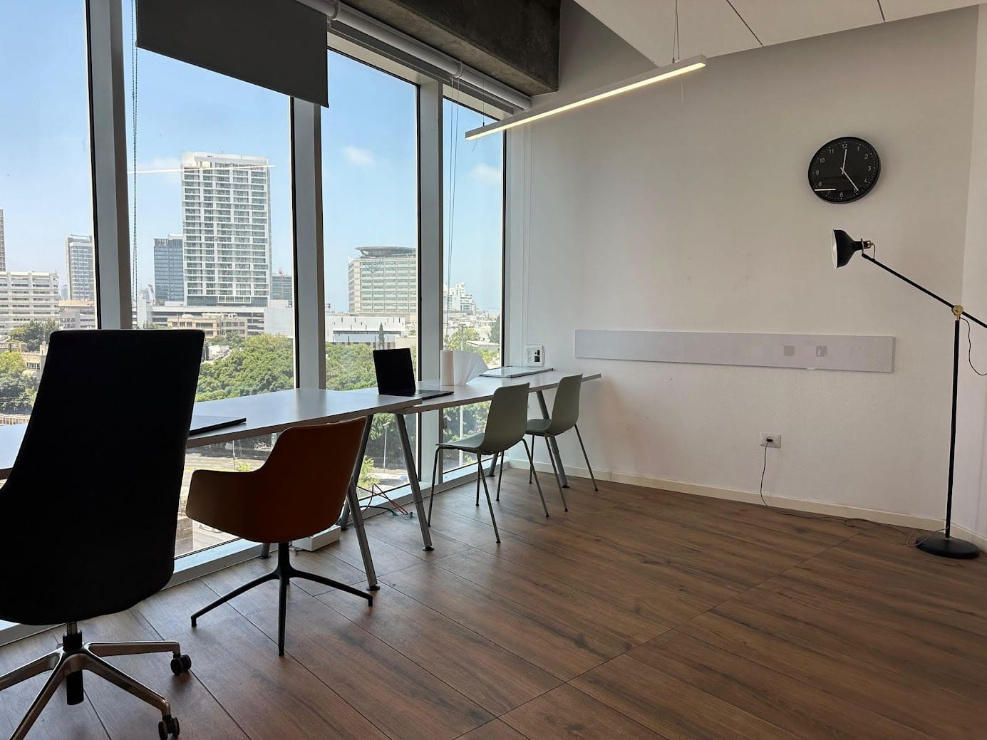 חדר עבודה במשרד במגדל WE
