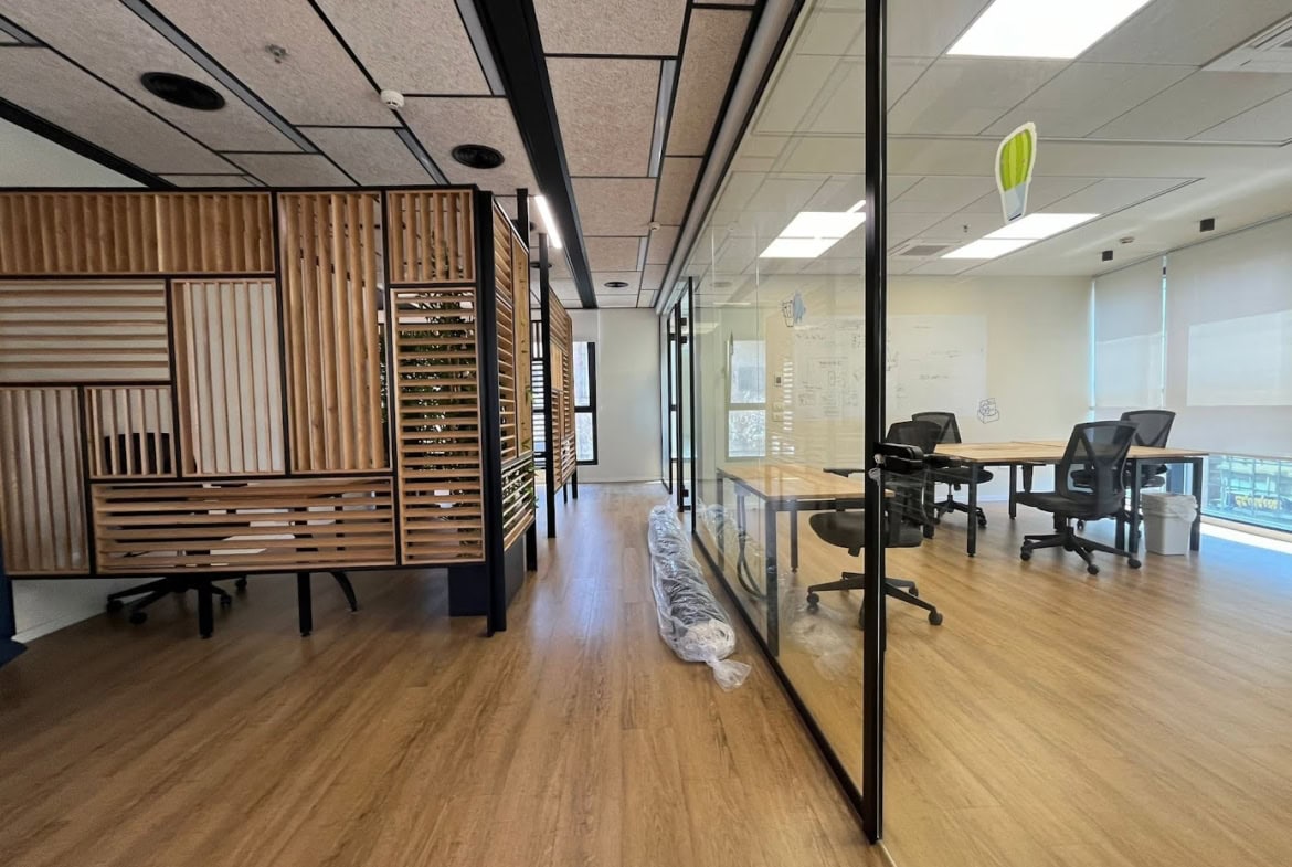 מבט כללי- חדר צוות במשרד להשכרה בבית אריאל