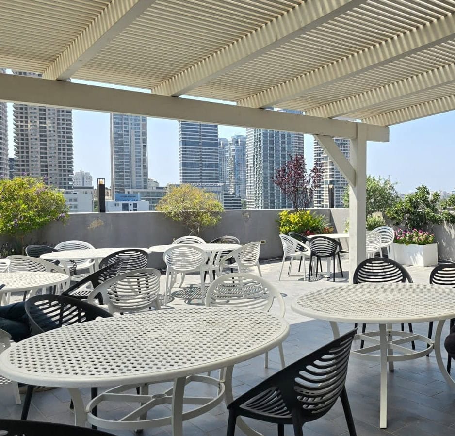 מרפסת מגניבה ויפה במשרד 150 מ"ר להשכרה בבורסה בית אריאל