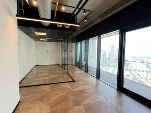 משרד 96 מ"ר עם מרפסת פרטית, קומה גבוהה צפון מנחם בגין