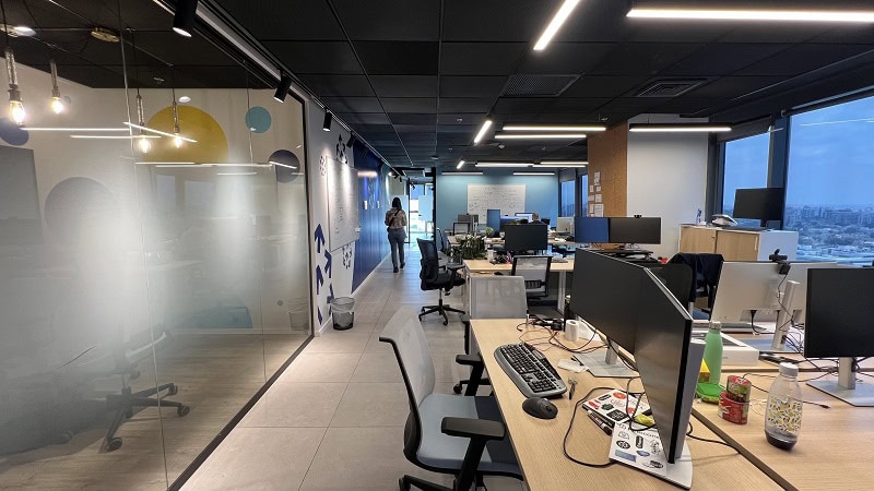 office for rent 334 sqr alon towers