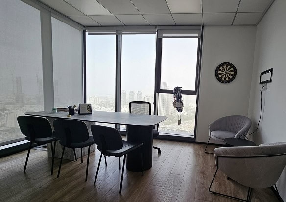 להשכרה במגדל השחר - משרד עם נוף