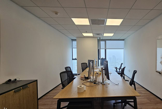 להשכרה במגדל השחר - עמדות עבודה