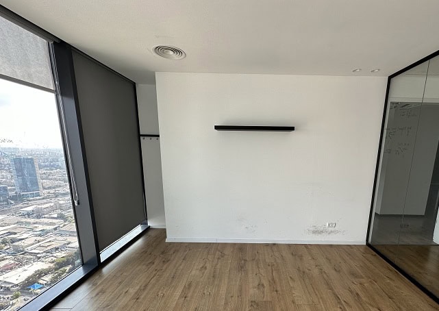 משרד 193 מטר במגדלי הארבעה חדר מנהל