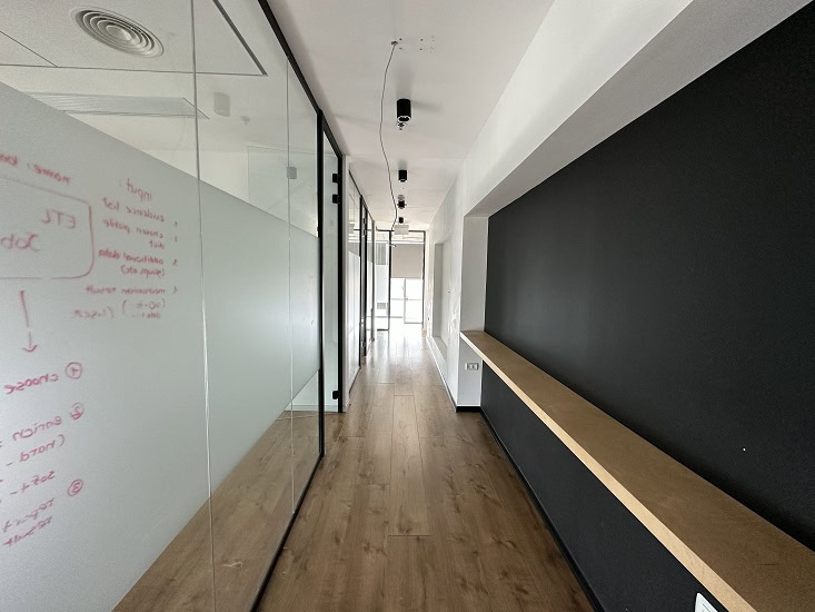 משרד 193 מטר במגדלי הארבעה חדר עבודה