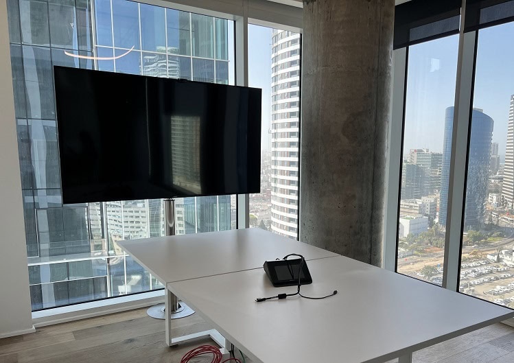 משרד 310 מר להשכרה במגדל אקרו