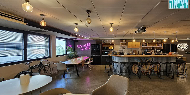 משרד להשכרה בדובנוב שרונה מרוהט פלאג אנד פליי - חדר אוכל ומטבחון