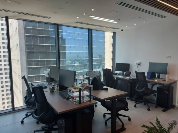 100 מר במגדלי הארבעה - אופן ספייס