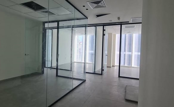 153 מר במגדל סקיי חסן ערפה - עמדות עבודה