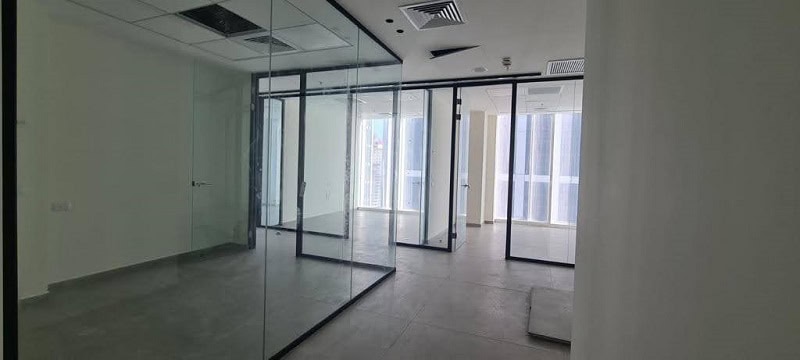 153 מר במגדל סקיי חסן ערפה - עמדות עבודה