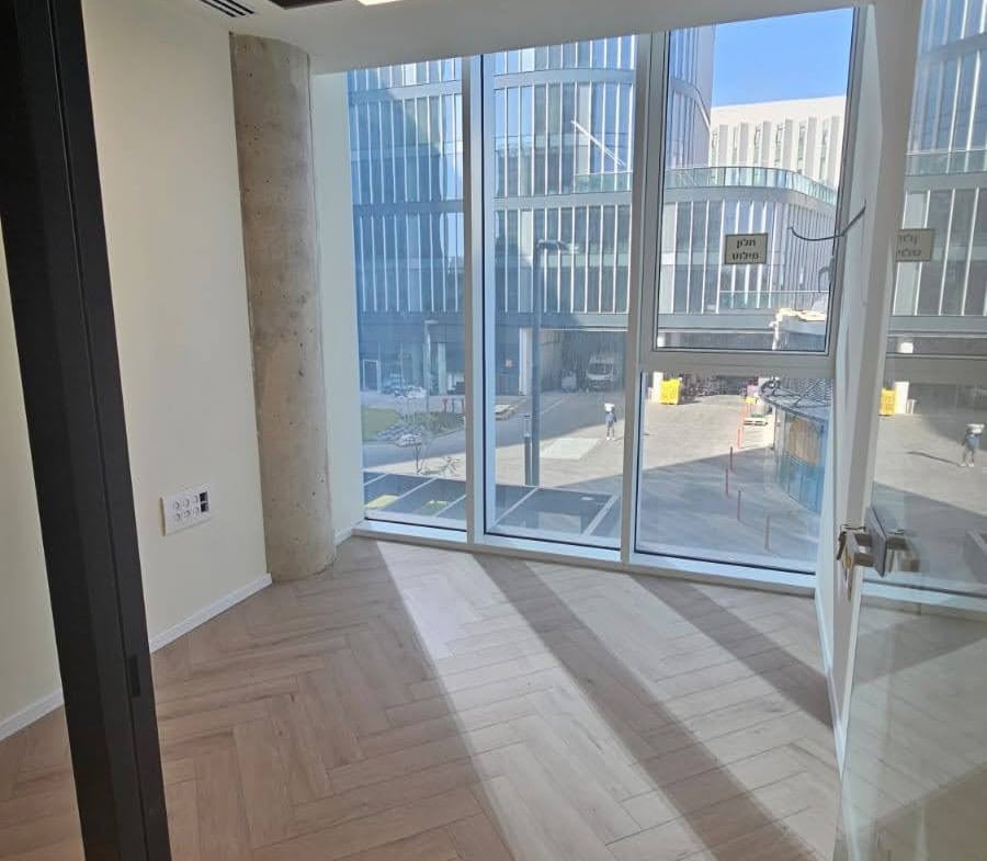 160 מר להשכרה באקרו קרית אונו חדר מנהל