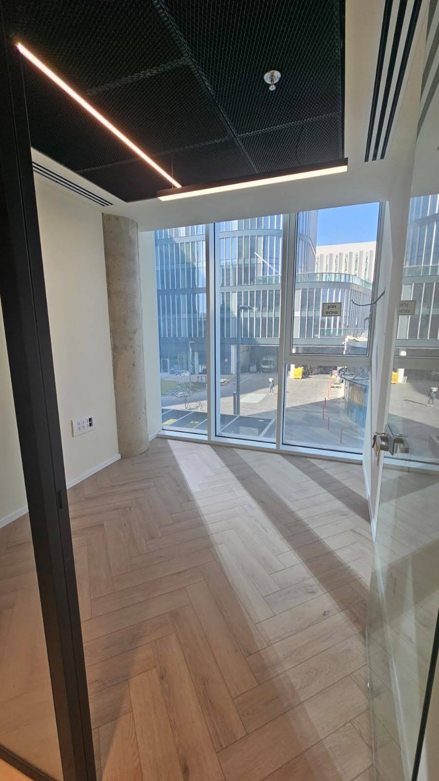 160 מר להשכרה באקרו קרית אונו חדר מנהל