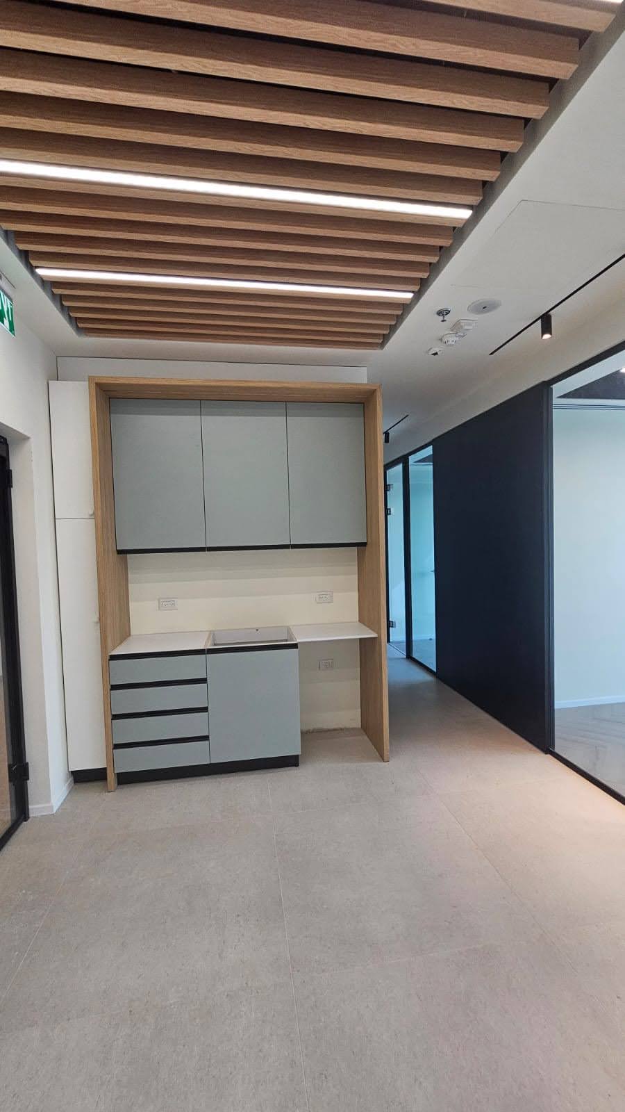 160 מר להשכרה באקרו קרית אונו חדר מנהל