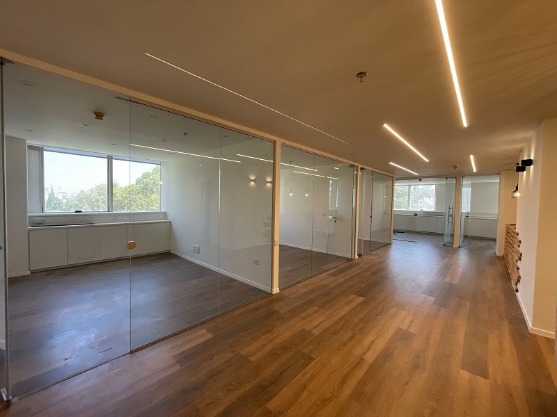 175 מר במגדלי התאומים בבורסה - חדרי צוות