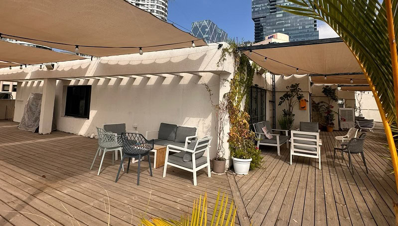 2 קומות להשכרה מונטיפיורי - מרפסת