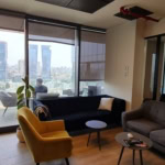 220 מר במגדלי הארבעה - לאונג'