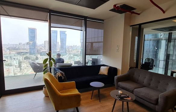 220 מר במגדלי הארבעה - לאונג'