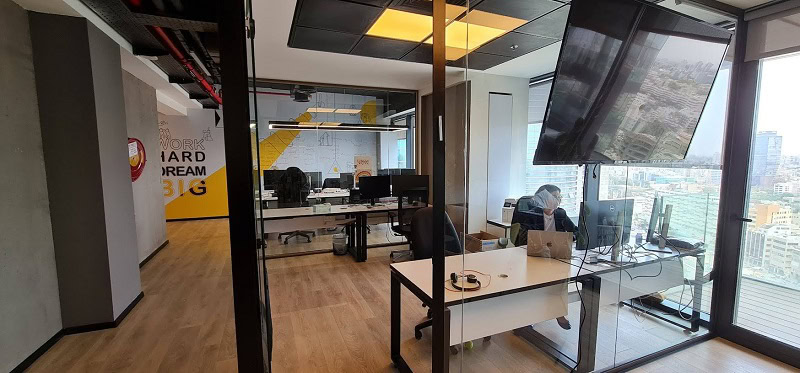 220 מר במגדלי הארבעה - מרפסת