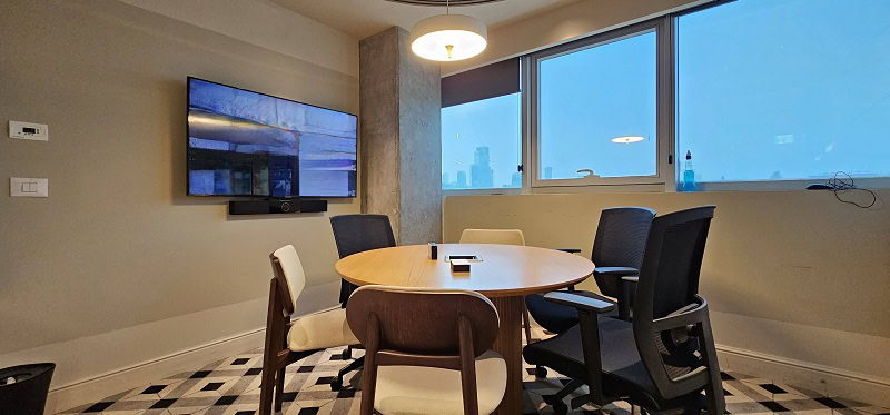 500 מר בחסן ערפה - חדר ישיבות קטן